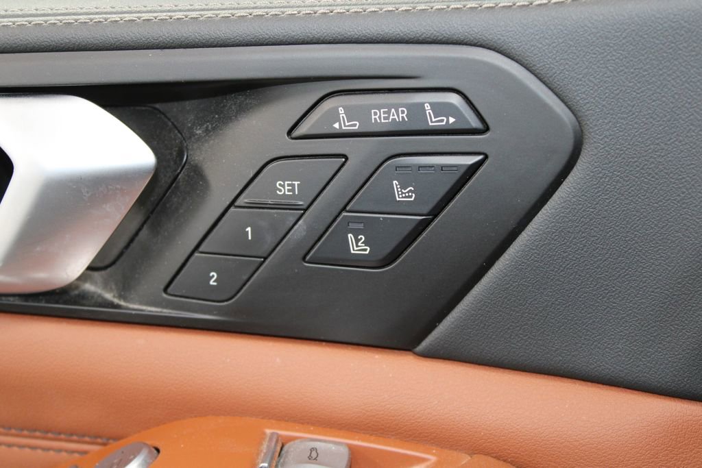 Used 2024 BMW X7 M60i w/ Executive Package image 27