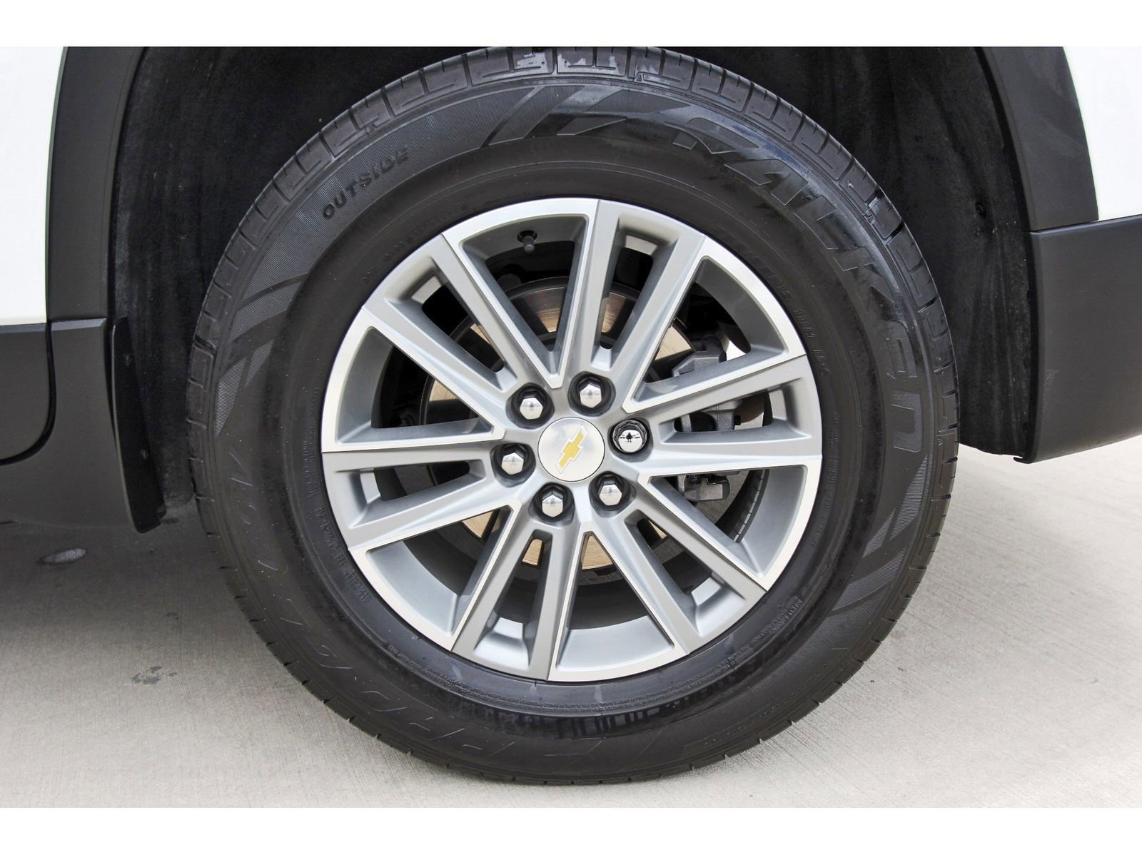 Used 2023 Chevrolet Traverse LT image 30