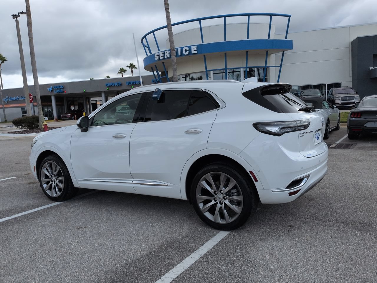 Used 2022 Buick Envision Avenir w/ Technology Package II AWD/4WD image 6