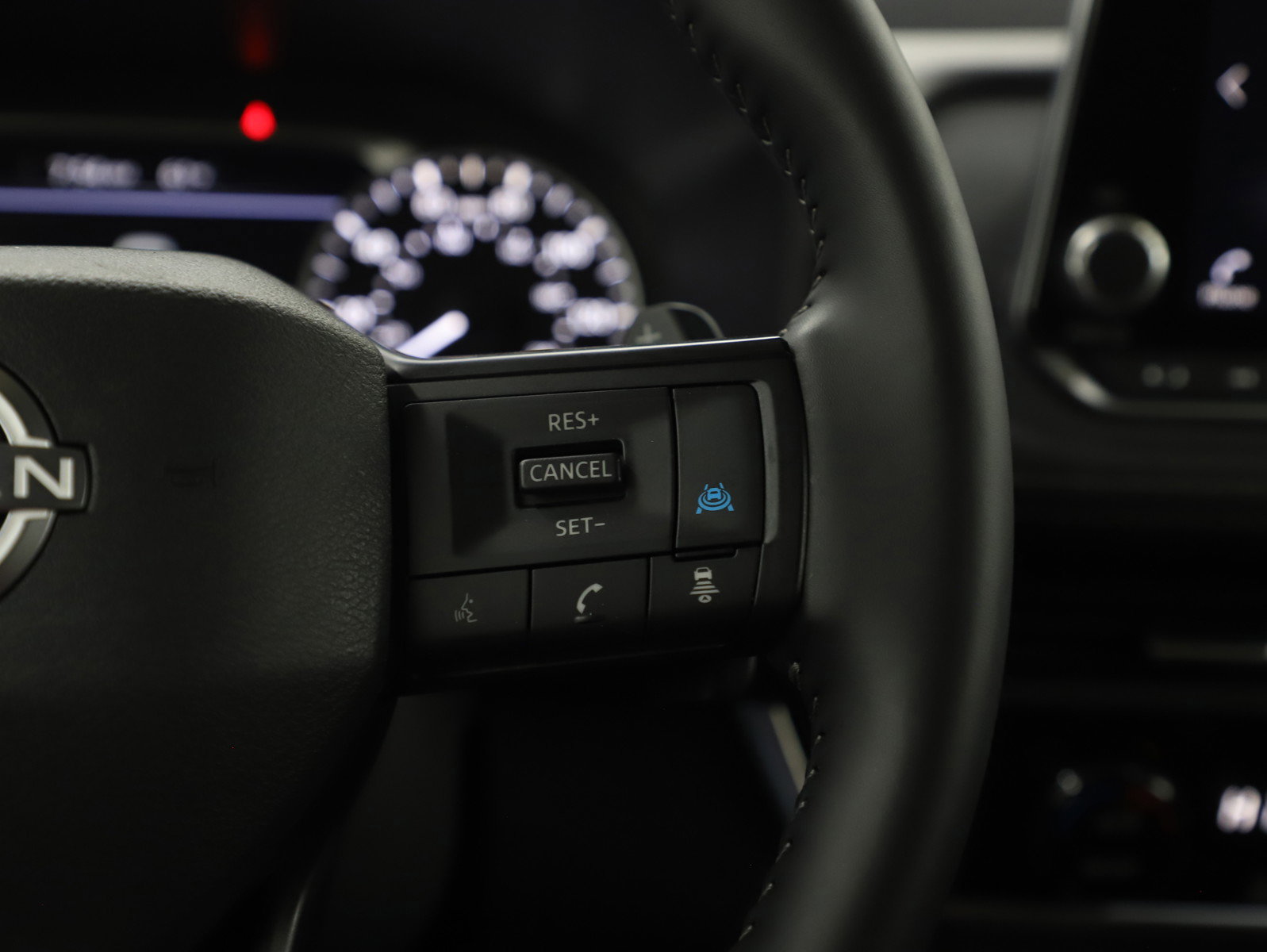 Used 2025 Nissan Rogue SV image 29