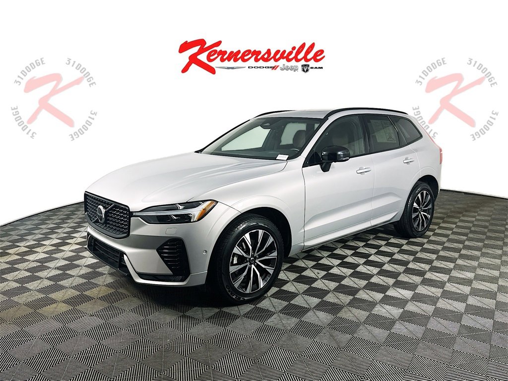 Used 2023 Volvo XC60 B5 Plus image 3