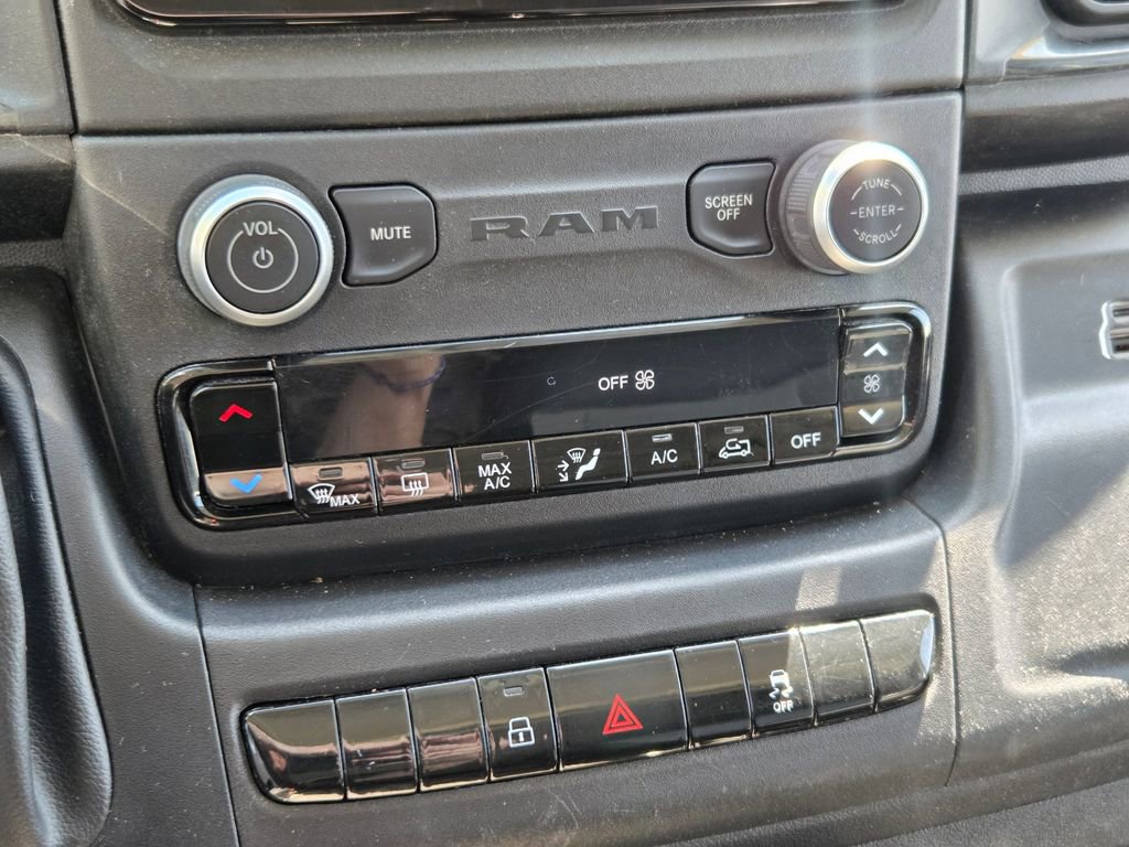 Used 2025 RAM ProMaster 2500 w/ Convenience Group FWD image 9