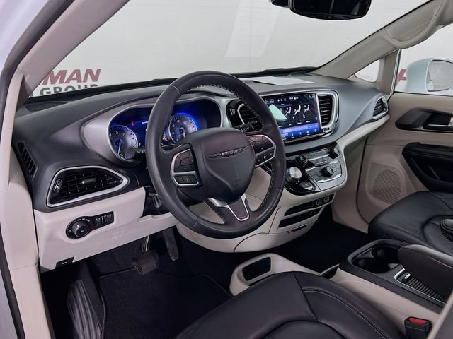 Used 2022 Chrysler Pacifica Touring-L image 35