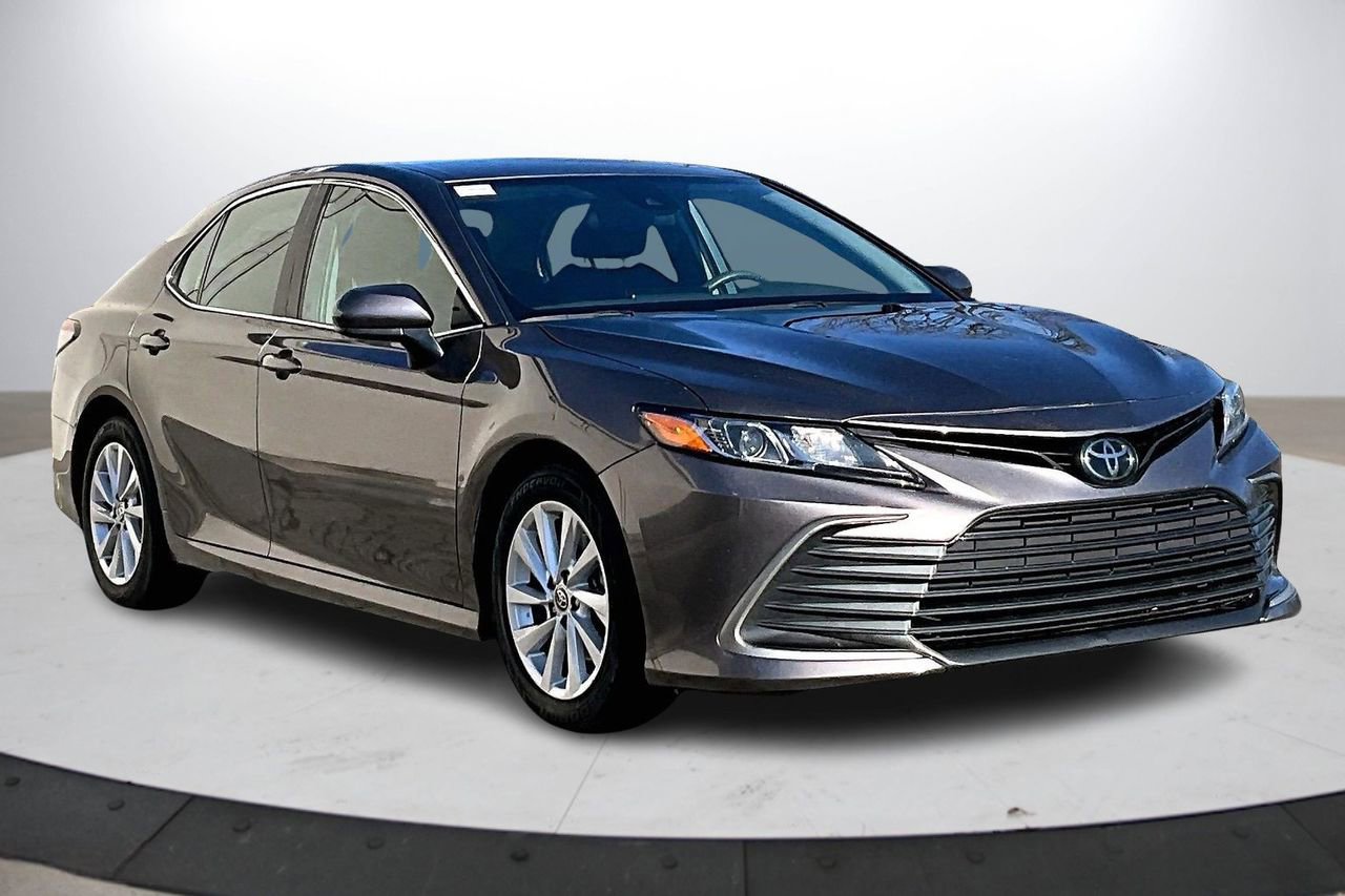 Used 2023 Toyota Camry LE image 2