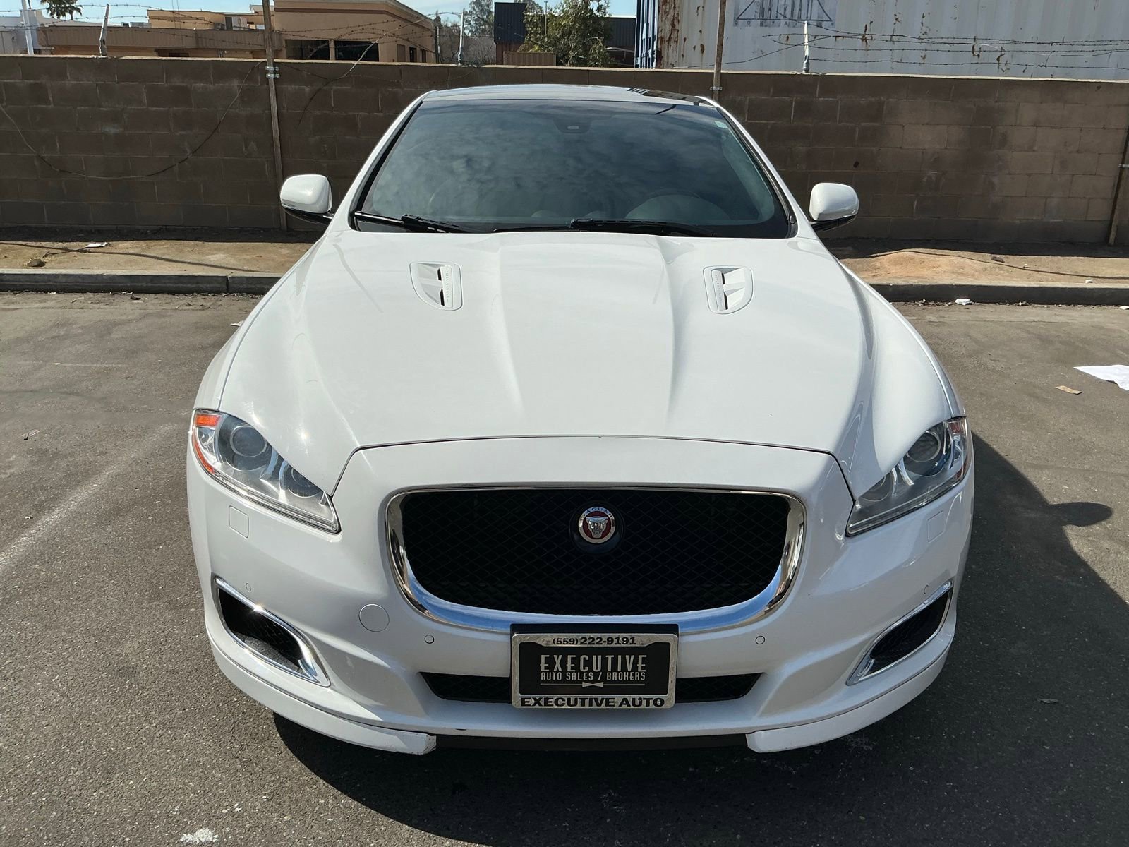 Used 2015 Jaguar XJ R LWB image 2