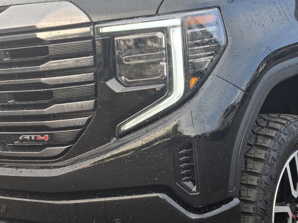 Used 2024 GMC Sierra 1500 AT4 w/ Technology Package AWD/4WD image 5