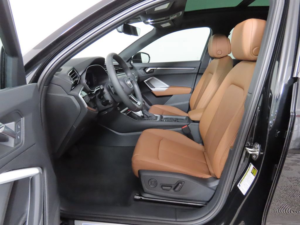 Certified 2025 Audi Q3 2.0T Premium w/ Convenience Package image 19