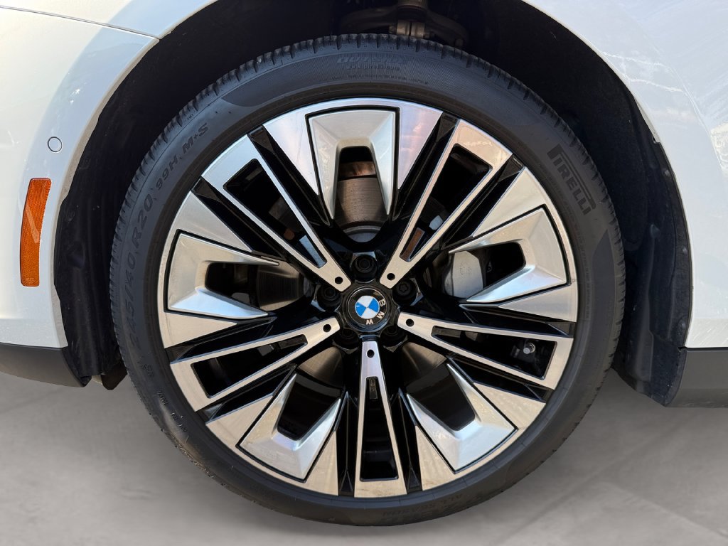 Used 2026 BMW 530i xDrive AWD/4WD image 14