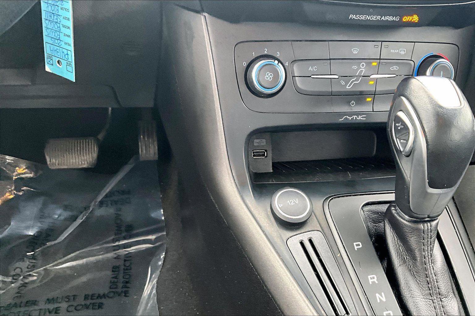 Used 2015 Ford Focus SE w/ Equipment Group 201A image 32