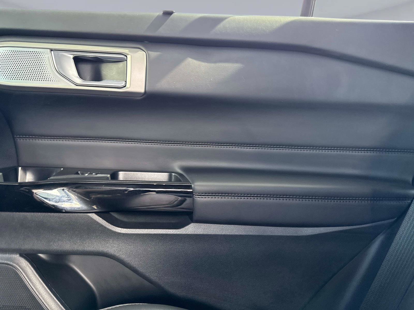 Used 2023 Ford Explorer Platinum w/ Technology Package image 18