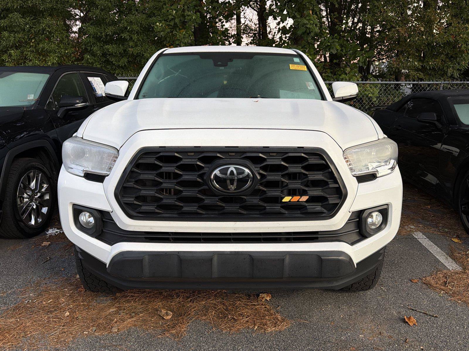 Used 2022 Toyota Tacoma SR5 RWD image 2