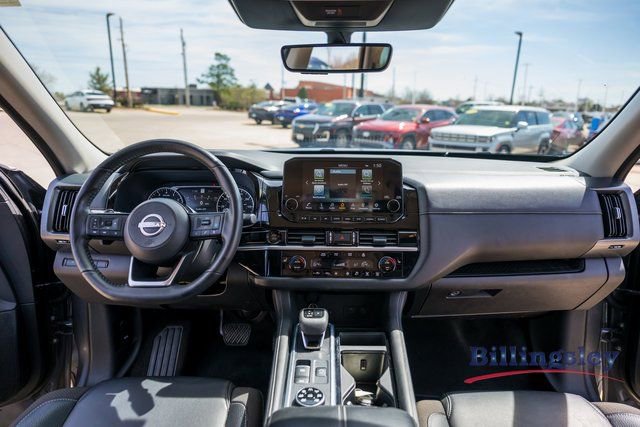 Used 2025 Nissan Pathfinder SL AWD/4WD image 13