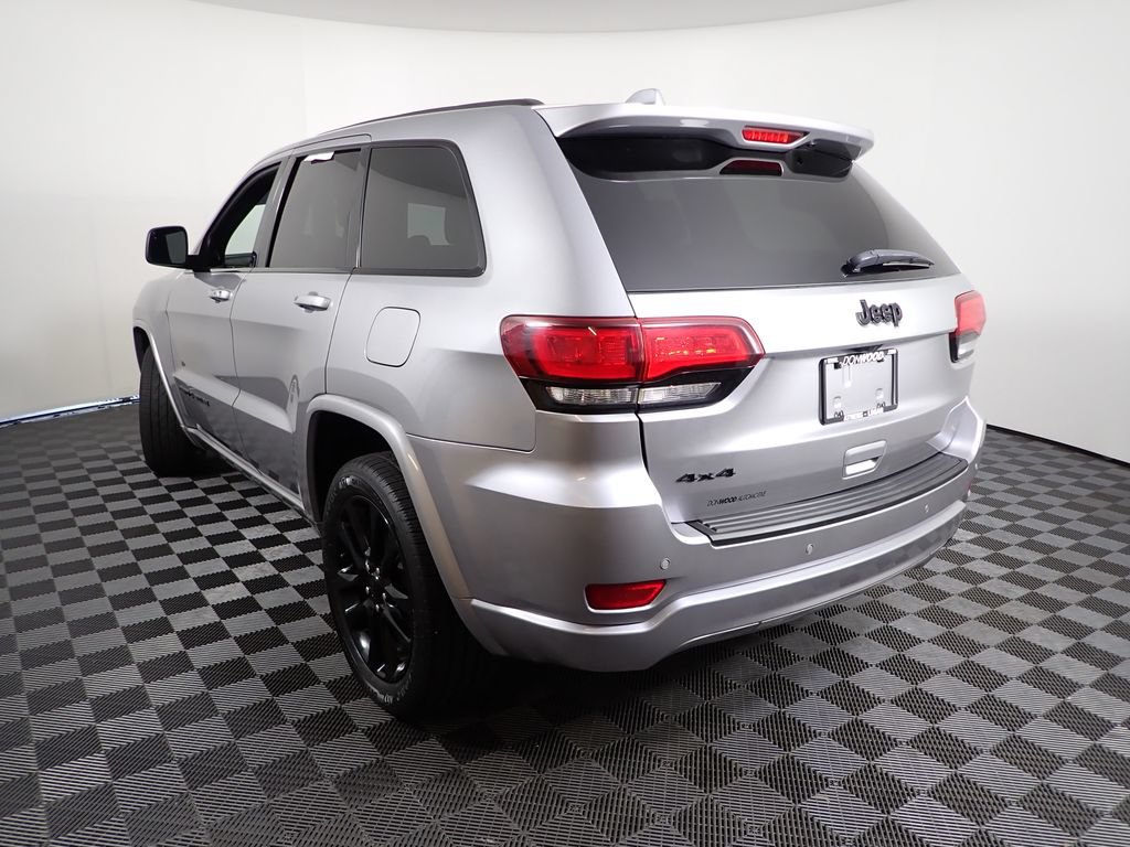 Used 2019 Jeep Grand Cherokee Altitude AWD/4WD image 12