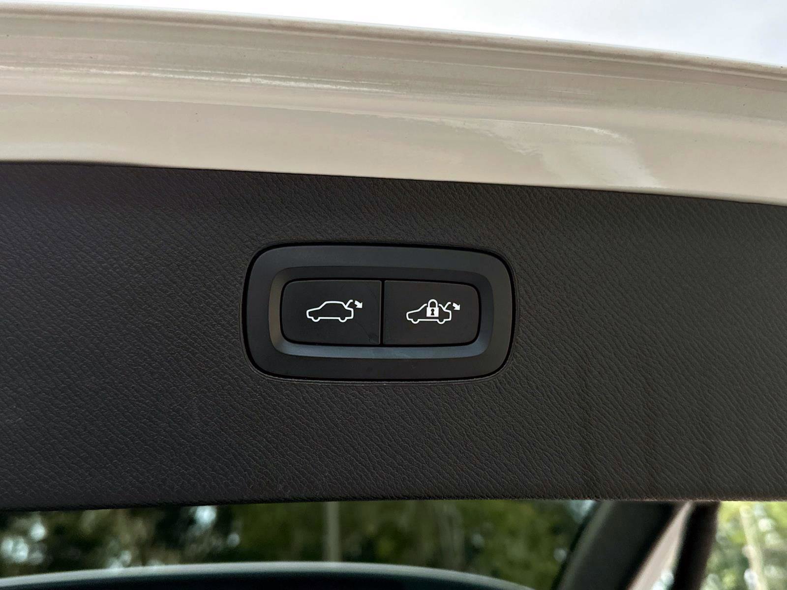Certified 2023 Volvo XC90 B6 Ultimate w/ Protection Package Premier image 12