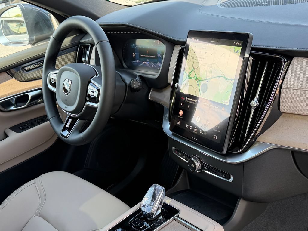 New 2026 Volvo XC90 B6 Plus w/ Protection Package Premier AWD/4WD image 7