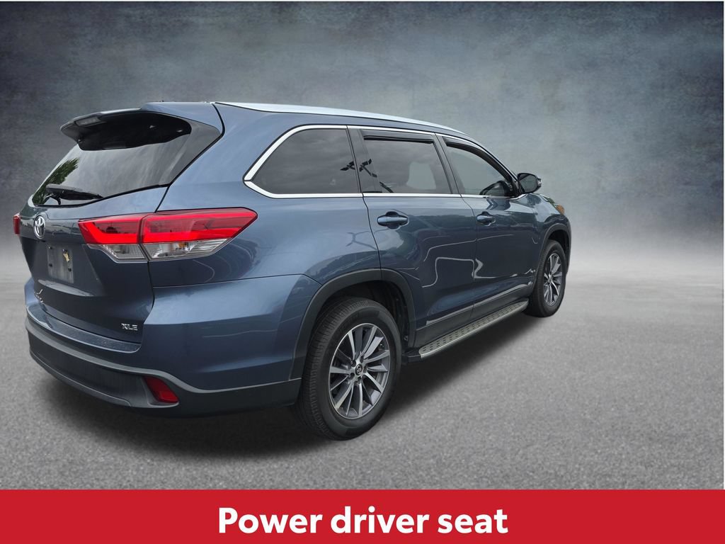 Used 2019 Toyota Highlander XLE FWD image 5