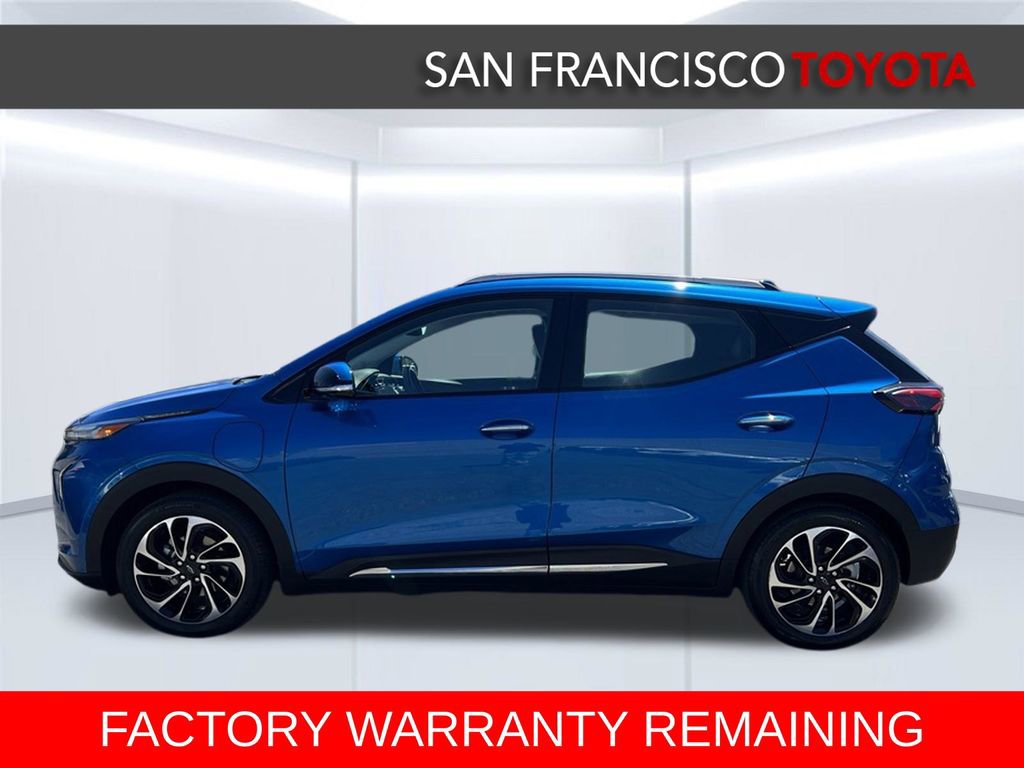 Used 2022 Chevrolet Bolt EUV Premier w/ Sun & Sound Package FWD image 2