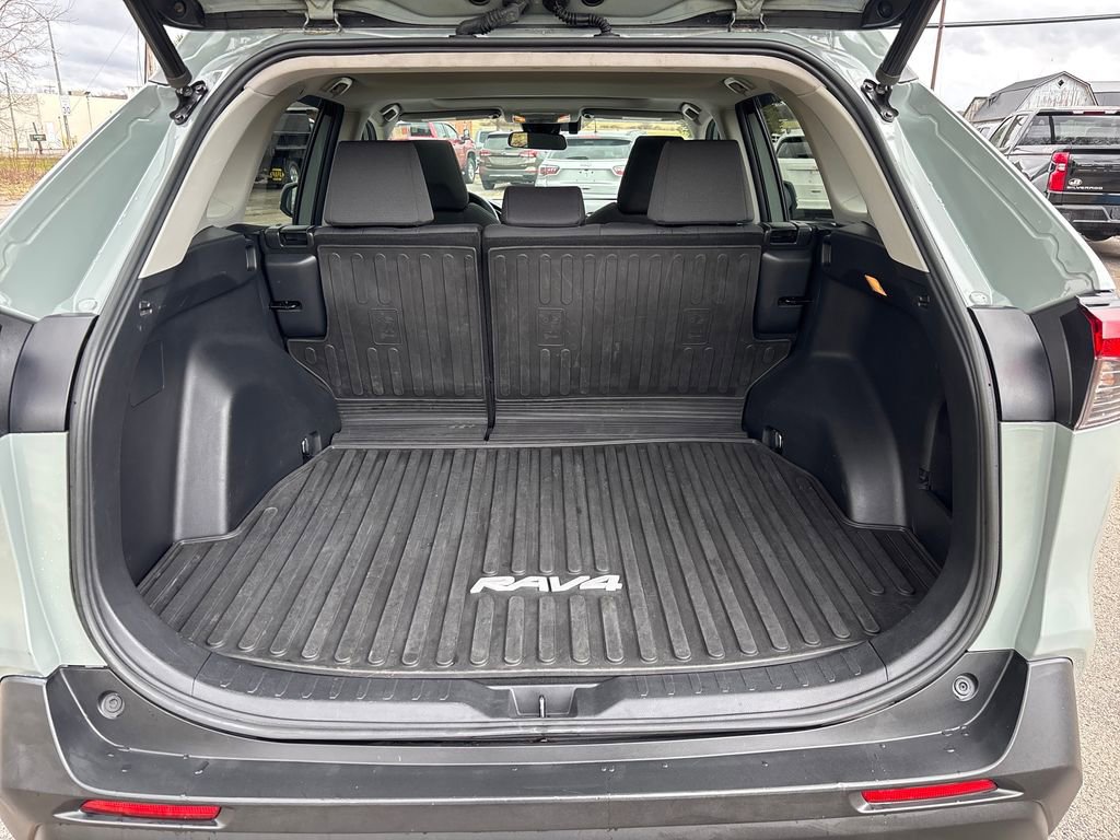 Used 2020 Toyota RAV4 XLE w/ Convenience Package image 19
