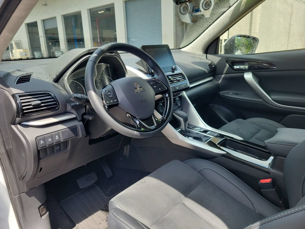 Used 2025 Mitsubishi Eclipse Cross SE AWD/4WD image 2