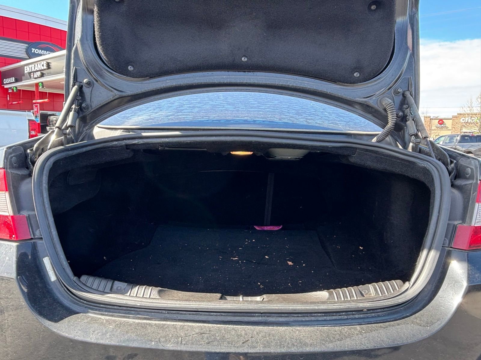 Used 2011 Jaguar XF Premium image 5