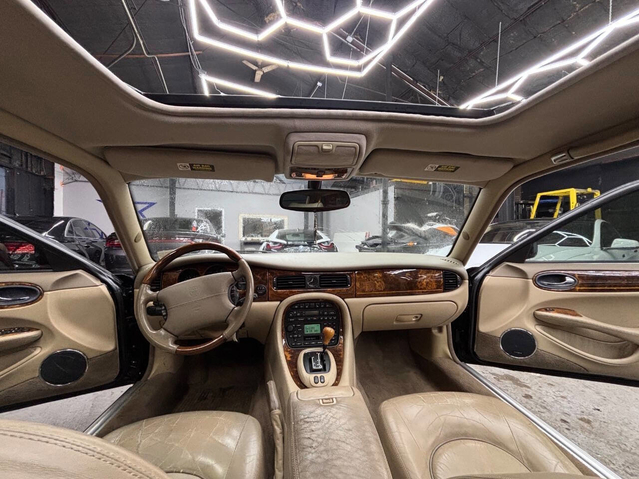 Used 2003 Jaguar XJ8 L image 9