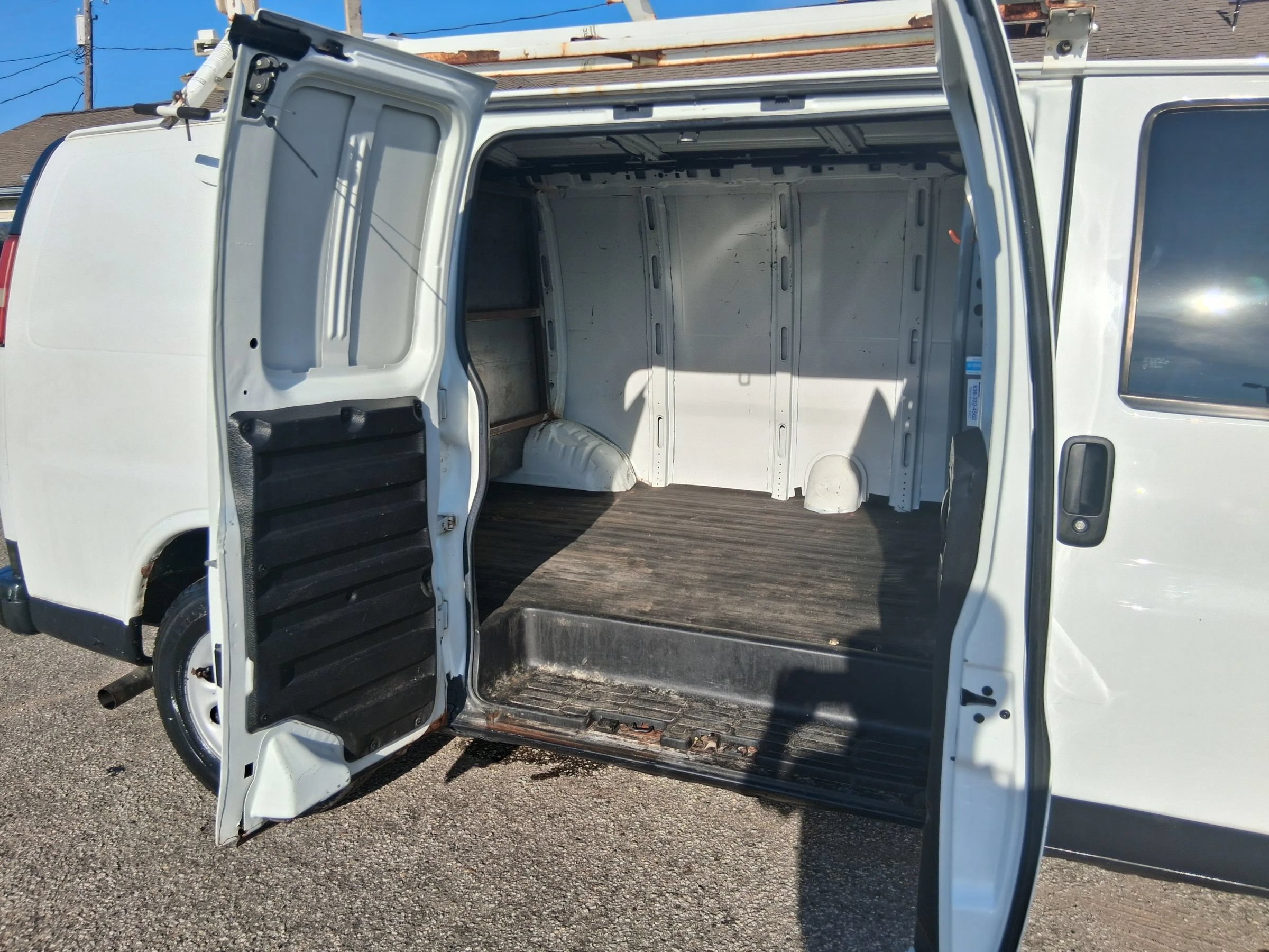 Used 2012 Chevrolet Express 1500 RWD image 11