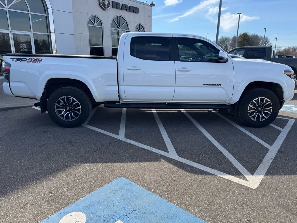 Used 2022 Toyota Tacoma TRD Sport w/ Technology Package image 12