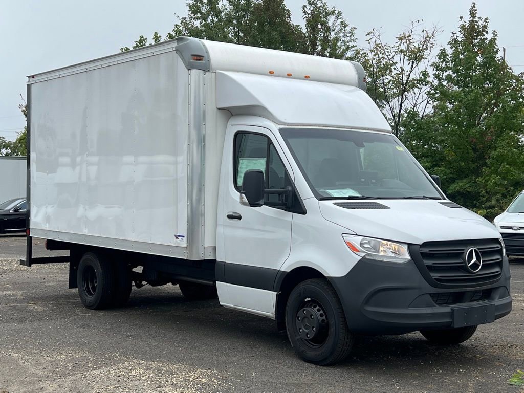 Used 2024 Mercedes-Benz Sprinter 4500 image 10