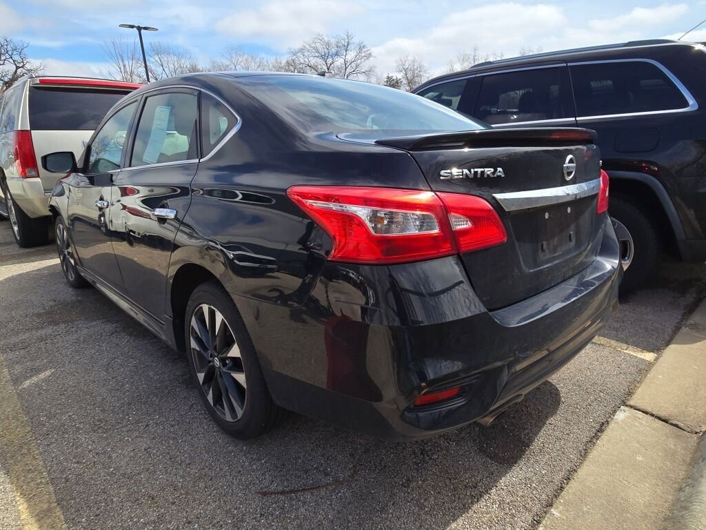 Used 2019 Nissan Sentra SR image 2