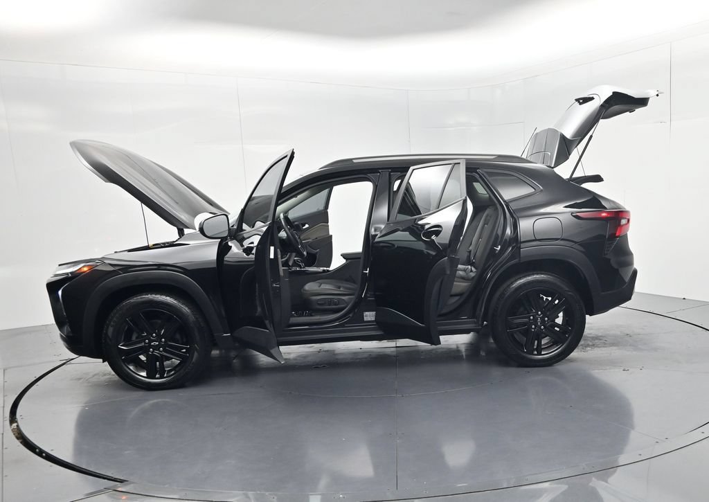 Used 2024 Chevrolet Trax ACTIV w/ Sunroof Package FWD image 61