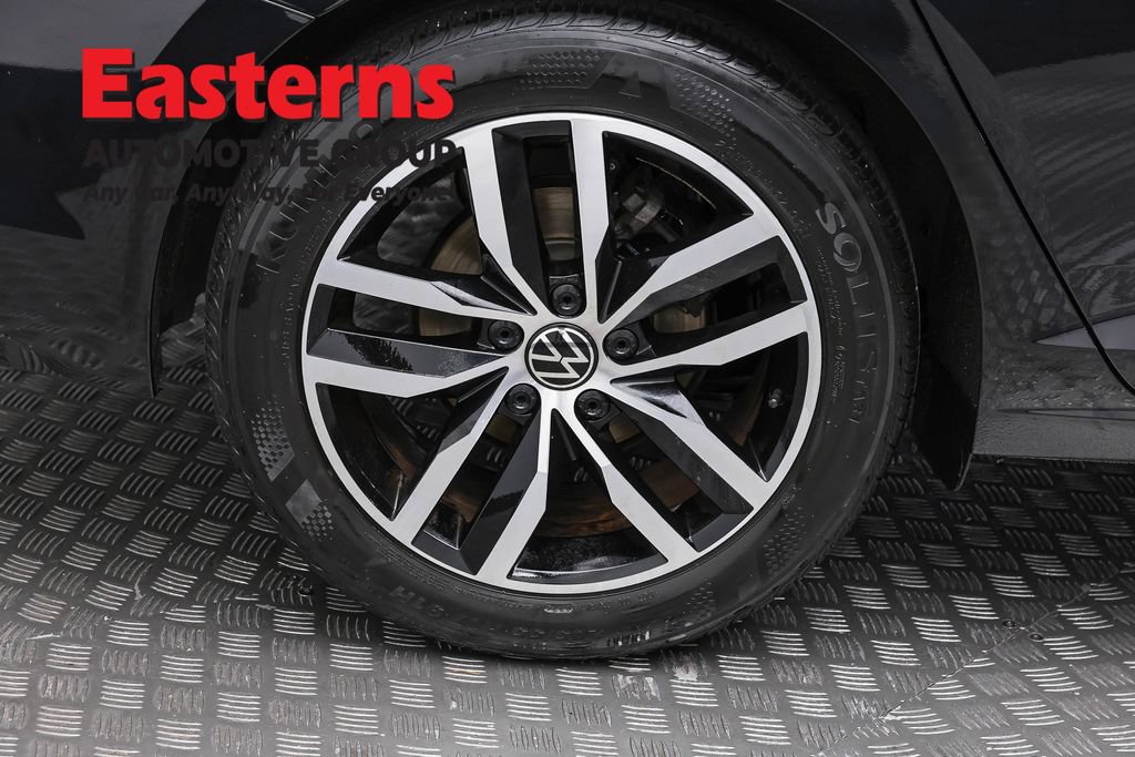 Used 2025 Volkswagen Jetta SE FWD image 29