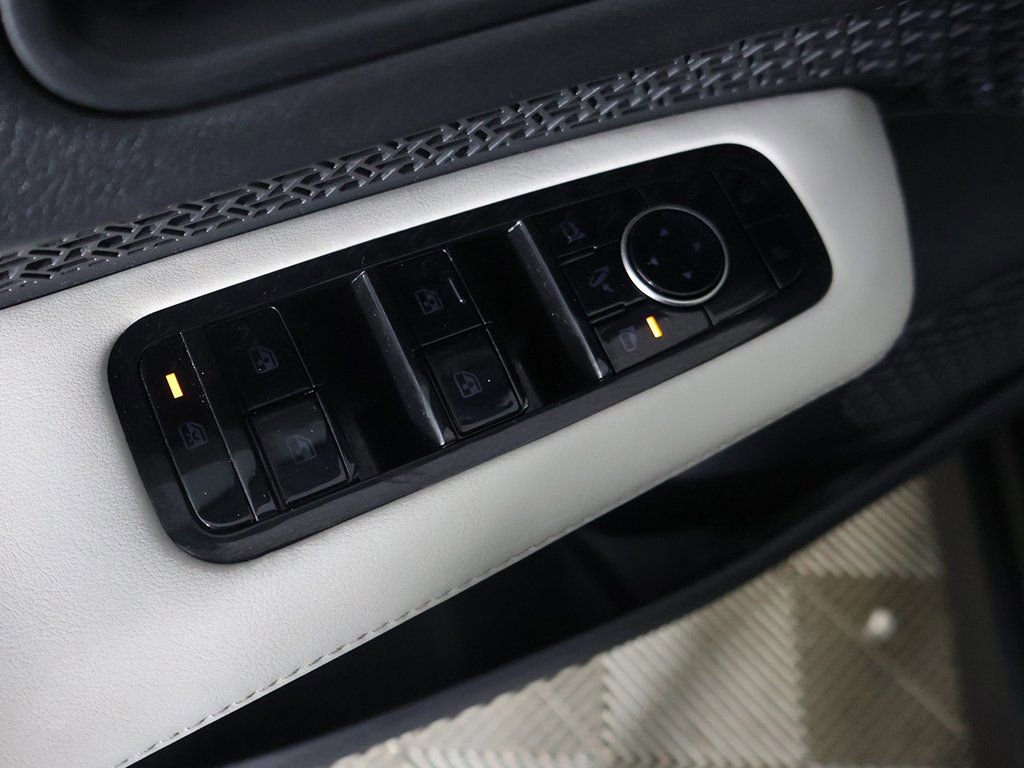 Used 2024 Nissan Ariya FWD image 38