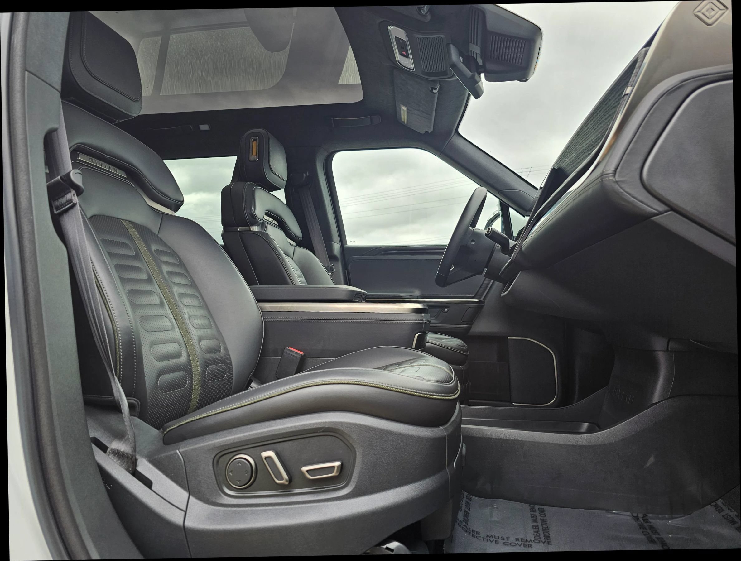 Used 2025 Rivian R1S Adventure Dual AWD/4WD image 30