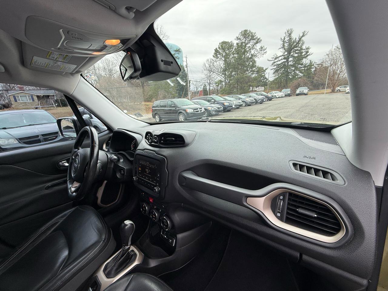 Used 2015 Jeep Renegade Limited FWD image 28
