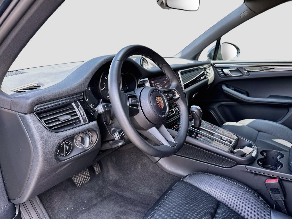 Certified 2024 Porsche Macan w/ Premium Plus Package AWD/4WD image 4