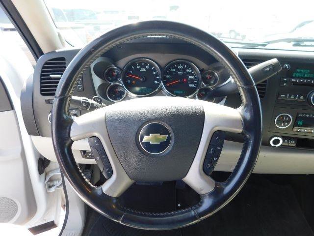 Used 2011 Chevrolet Silverado 2500 LT w/ Interior Plus Package AWD/4WD image 15