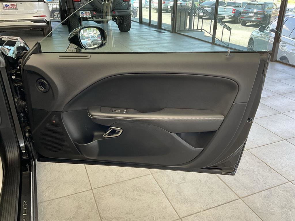 Used 2016 Dodge Challenger SRT Hellcat RWD image 11