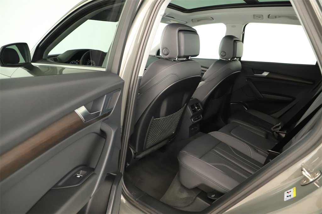 Used 2024 Audi Q5 e Premium w/ Convenience Package image 27