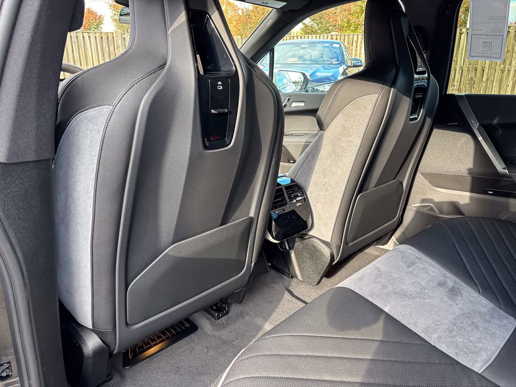 Used 2026 BMW iX xDrive45 w/ M Sport Package image 30