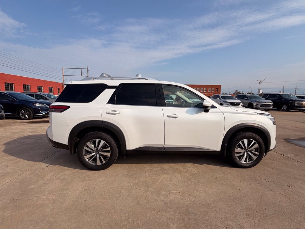Certified 2025 Nissan Pathfinder SL FWD image 9