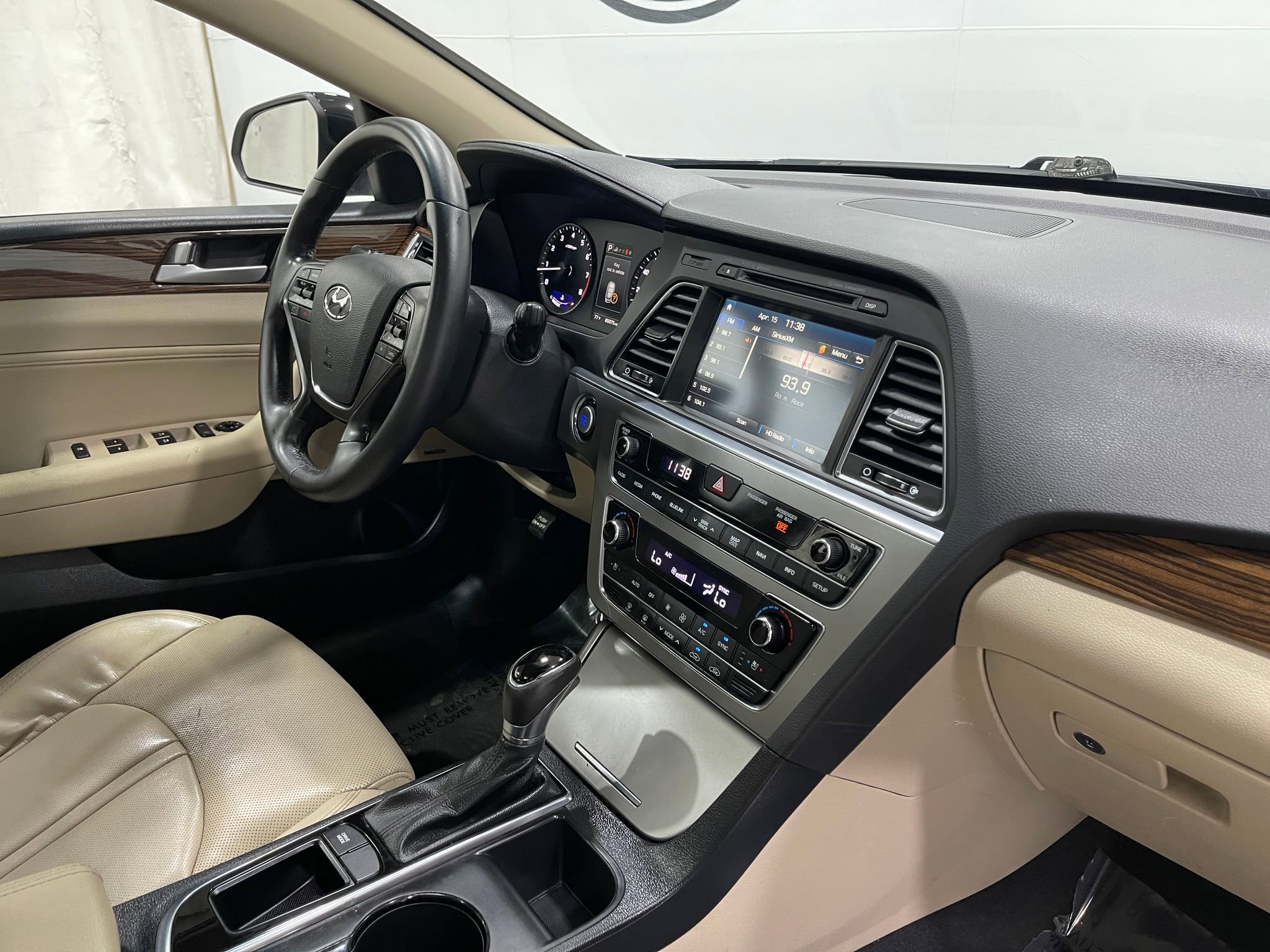 Used 2017 Hyundai Sonata Limited w/ Tech Package 03 FWD image 20