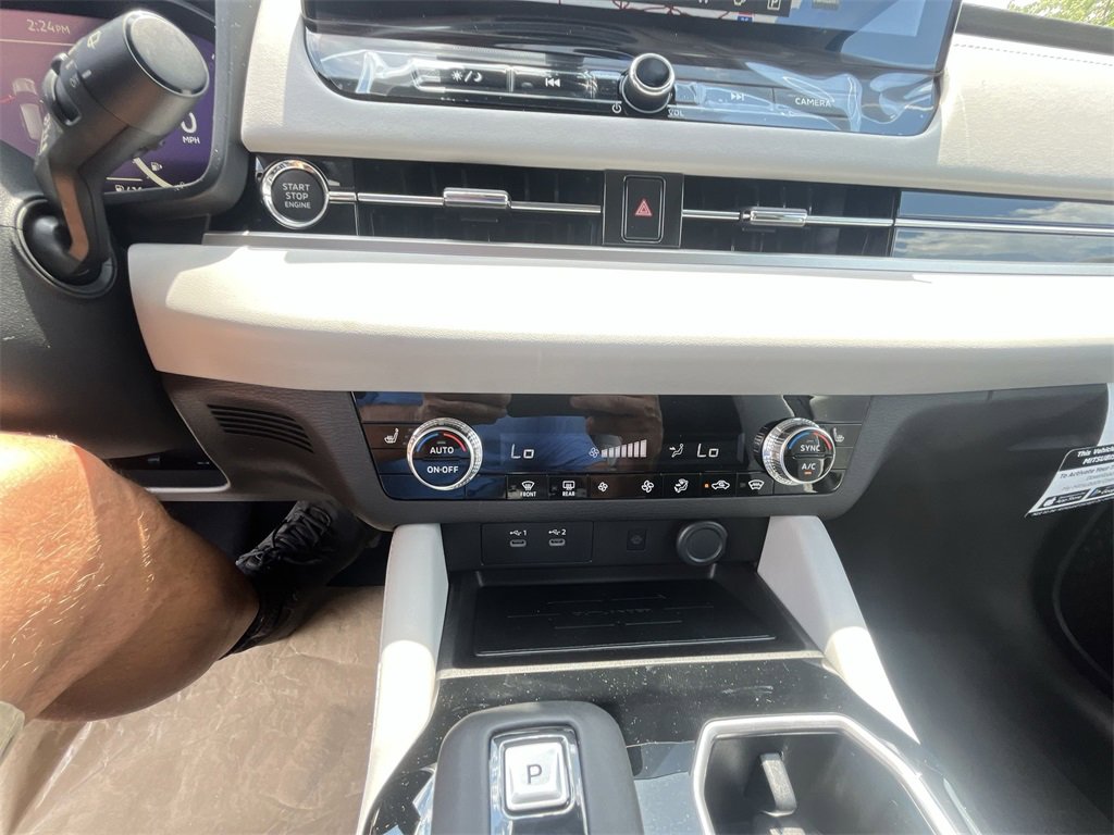 New 2025 Mitsubishi Outlander SE image 19