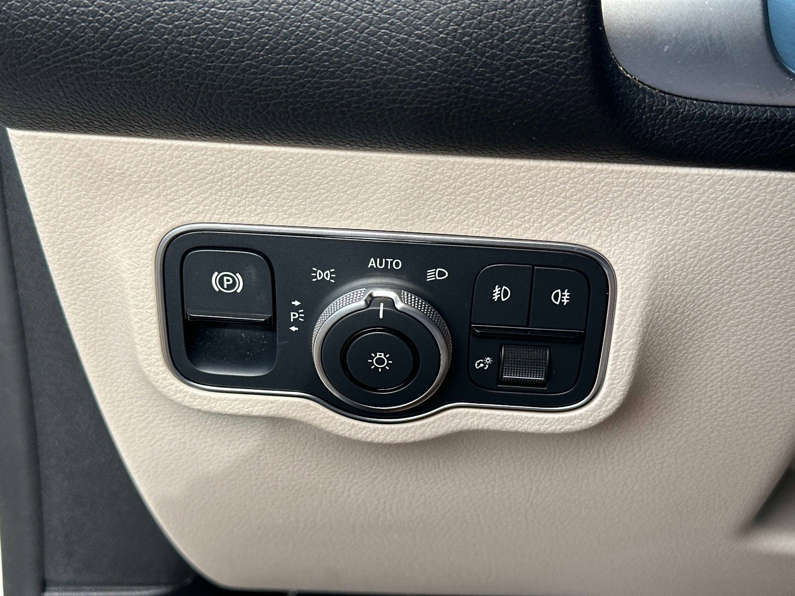 Certified 2023 Mercedes-Benz GLB 250 image 26