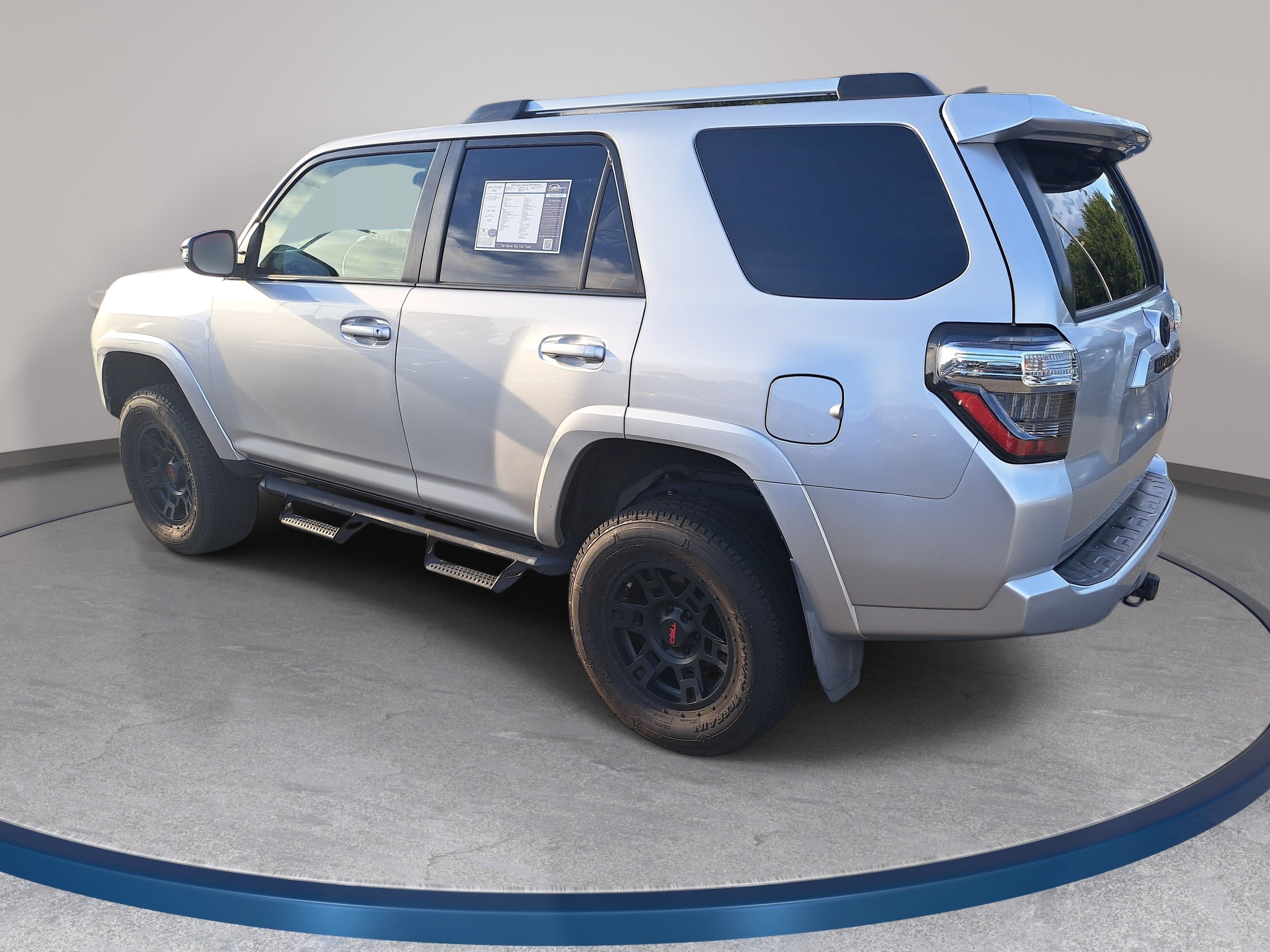 Used 2020 Toyota 4Runner SR5 Premium w/ Moonroof Package RWD image 7