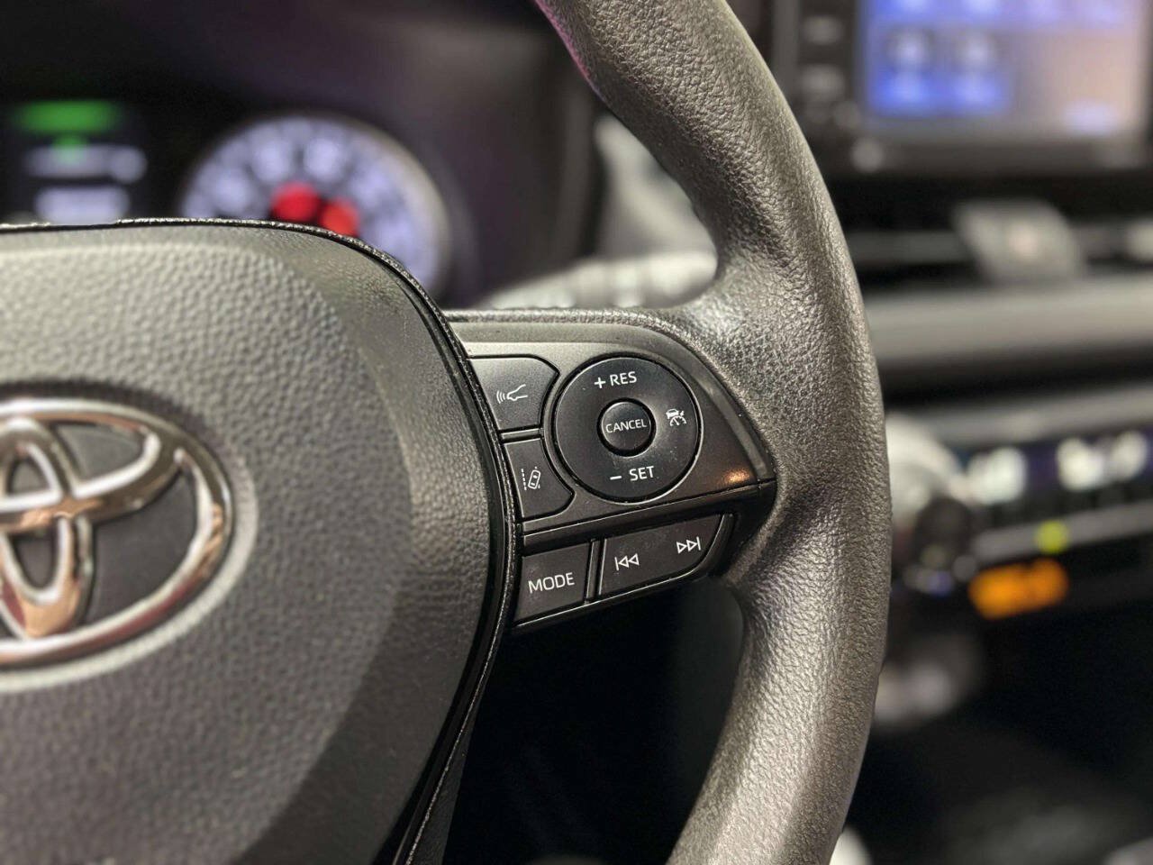 Used 2021 Toyota RAV4 XLE FWD image 33