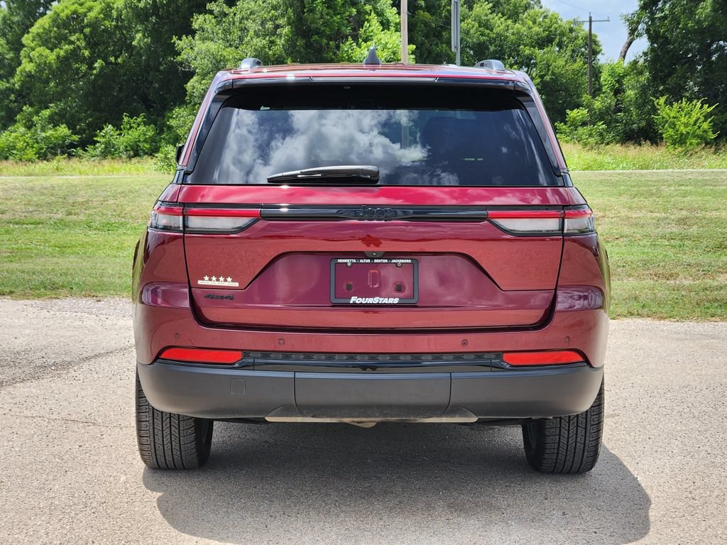 Used 2022 Jeep Grand Cherokee Altitude AWD/4WD image 5