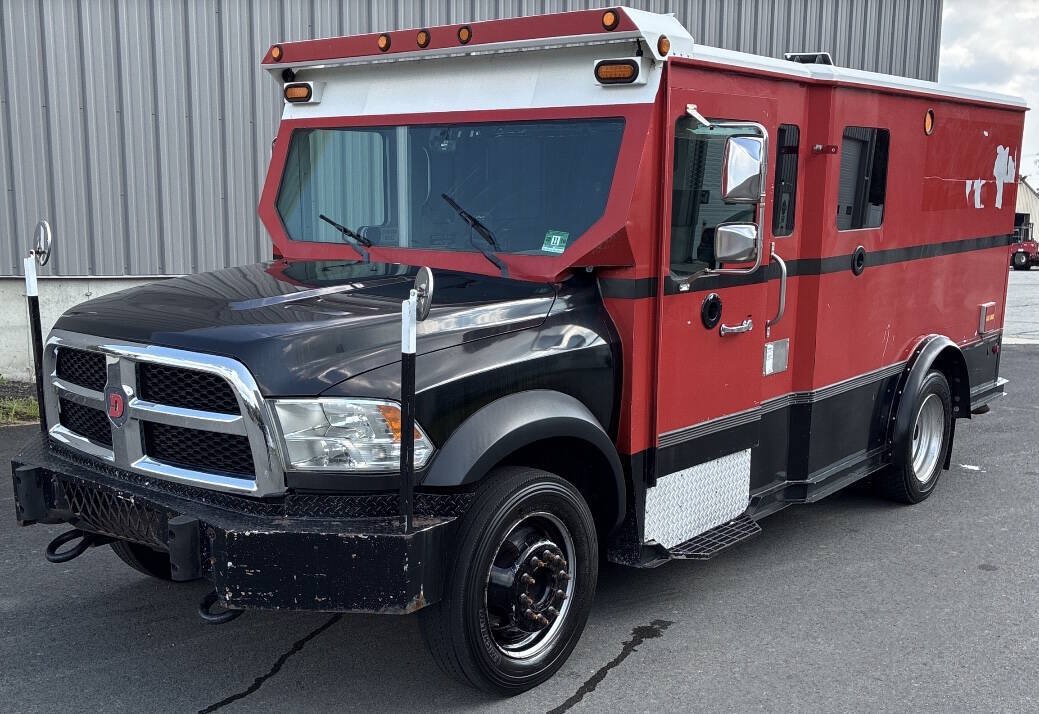 Used 2016 RAM 5500 Tradesman w/ Chrome Appearance Group RWD image 2