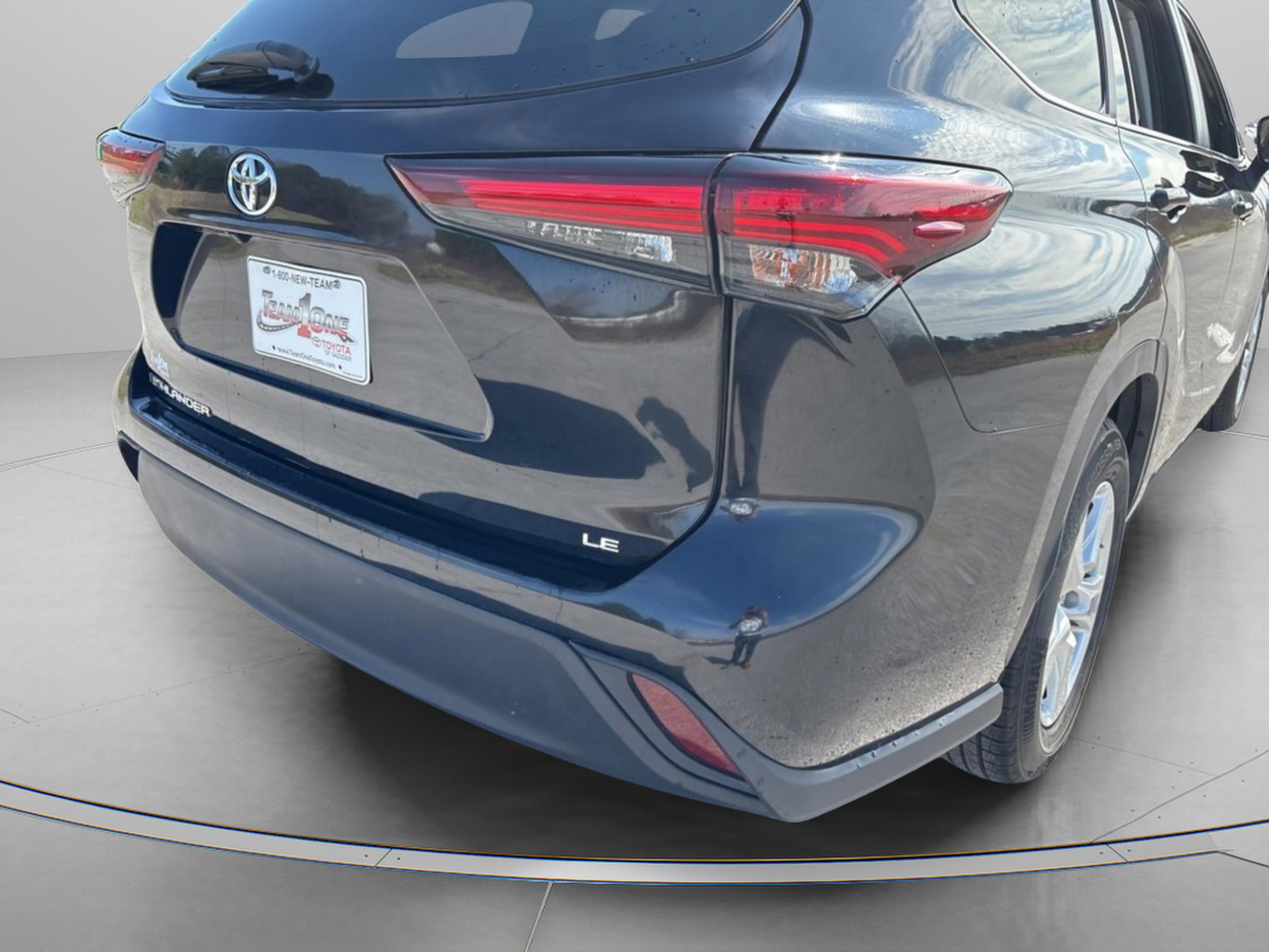 Used 2024 Toyota Highlander LE image 11