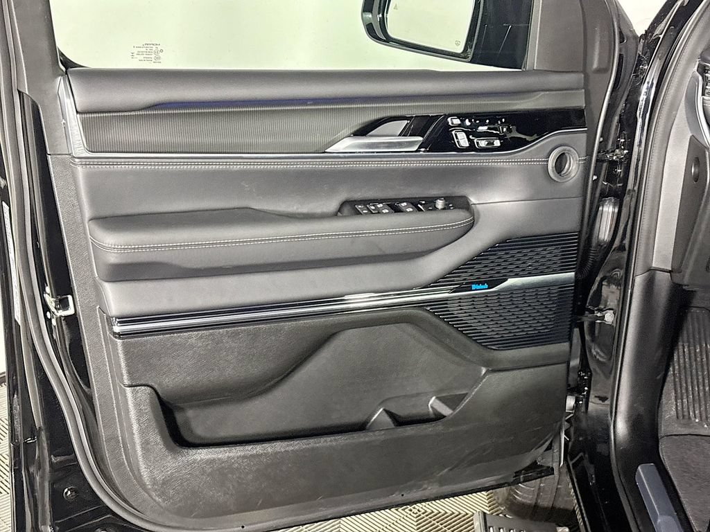 New 2026 Jeep Grand Wagoneer Summit AWD/4WD image 10