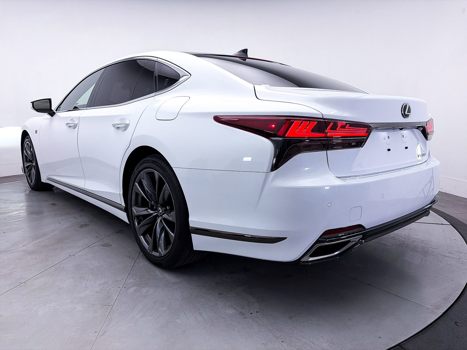 Used 2023 Lexus LS 500 F Sport w/ Cold Weather Package (CK) image 16